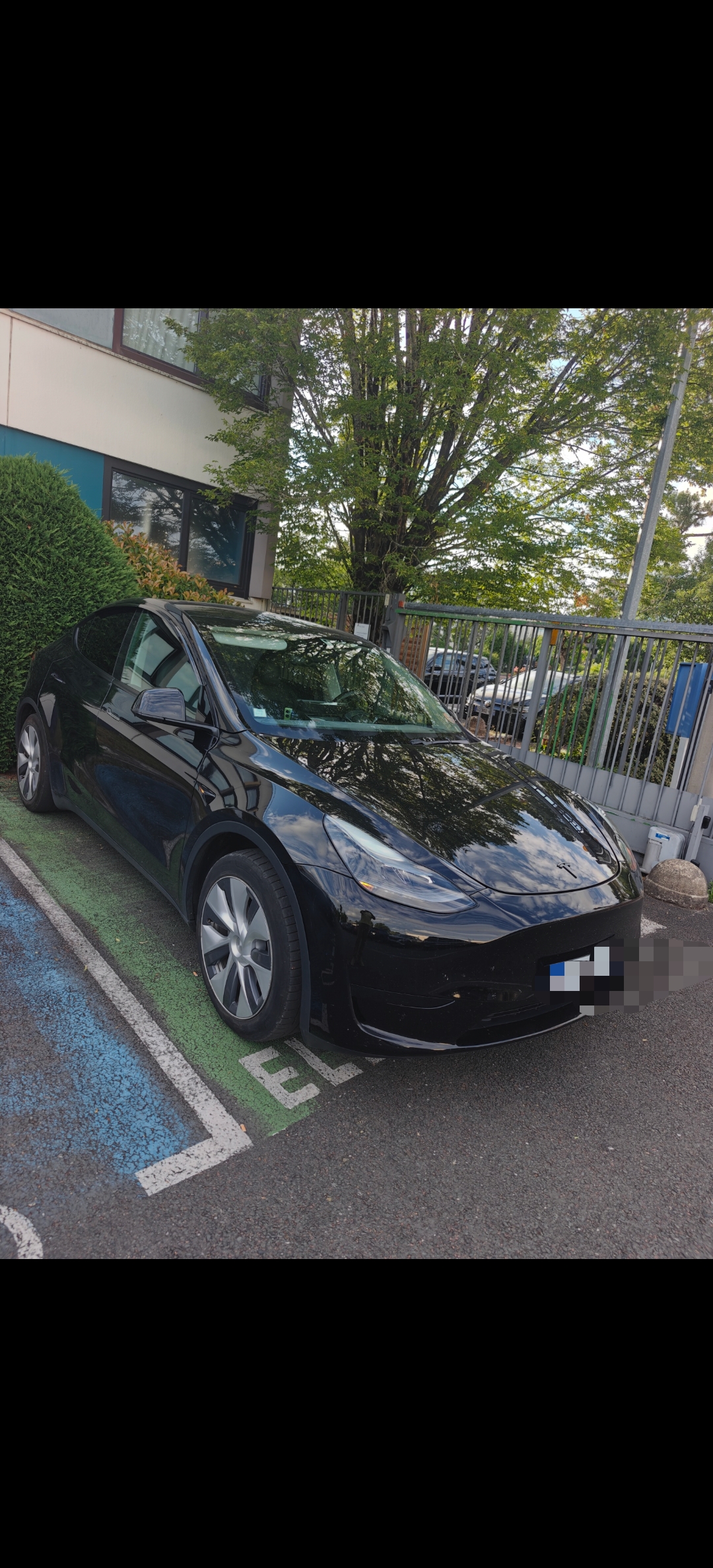 Tesla noire chauffeur privé pour trajet vers Bordeaux, Gironde